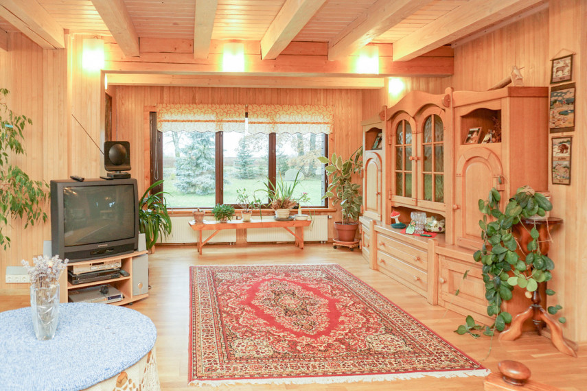 Parduodamas namas Parko g., Maneikių k., Kelmės r. sav., 220.67 m2 ploto, 1 aukštai 8