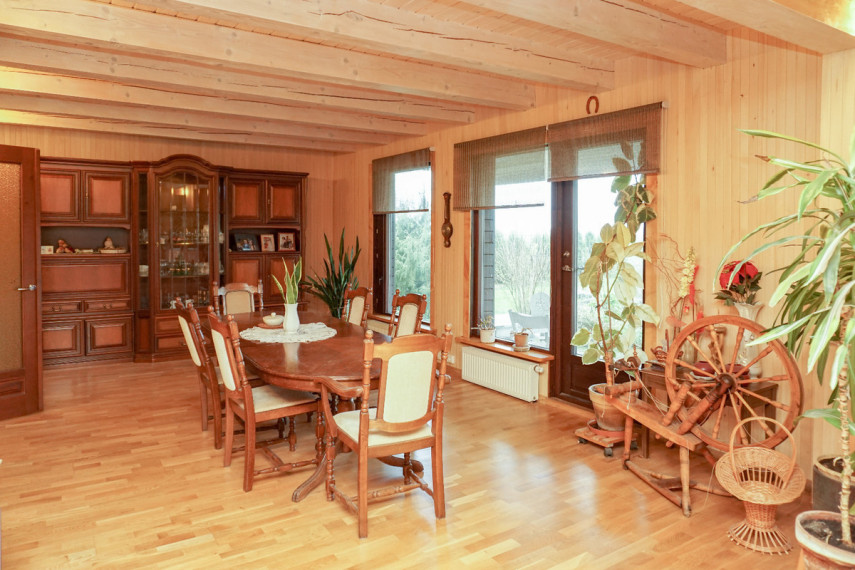 Parduodamas namas Parko g., Maneikių k., Kelmės r. sav., 220.67 m2 ploto, 1 aukštai 9