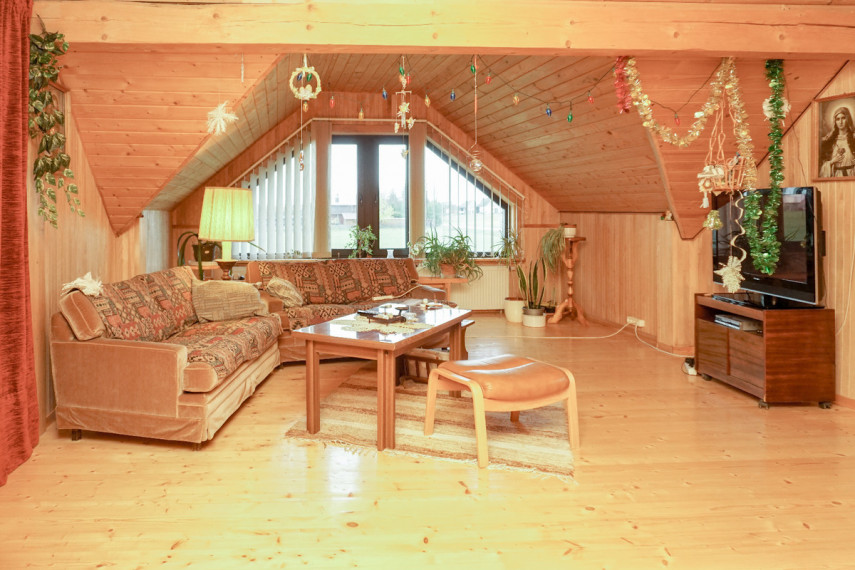 Parduodamas namas Parko g., Maneikių k., Kelmės r. sav., 220.67 m2 ploto, 1 aukštai 14