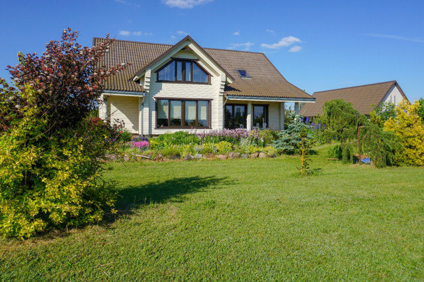 Parduodamas namas Parko g., Maneikių k., Kelmės r. sav., 220.67 m2 ploto, 1 aukštai 2