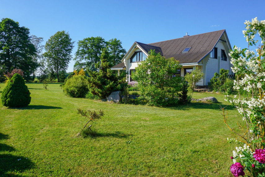 Parduodamas namas Parko g., Maneikių k., Kelmės r. sav., 220.67 m2 ploto, 1 aukštai 4