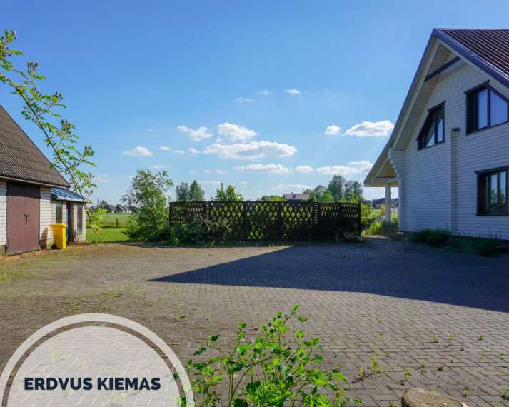 Parduodamas namas Parko g., Maneikių k., Kelmės r. sav., 220.67 m2 ploto, 1 aukštai 19