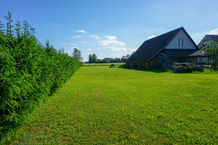 Parduodamas namas Parko g., Maneikių k., Kelmės r. sav., 220.67 m2 ploto, 1 aukštai 23