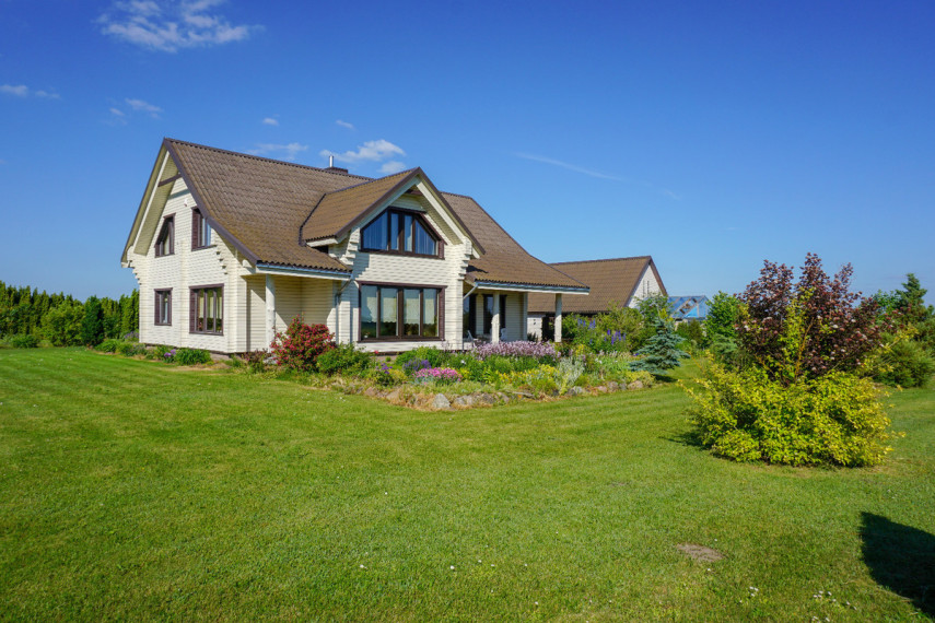 Parduodamas namas Parko g., Maneikių k., Kelmės r. sav., 220.67 m2 ploto, 1 aukštai 24