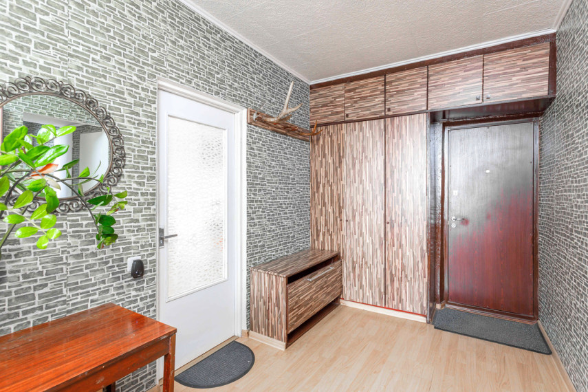 Parduodamas butas Jono Pauliaus II g., Eišiškių m., Šalčininkų r. sav., 55 m2 ploto, 2 kambariai 5