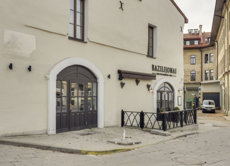 Parduodamos kitos paskirties, maitinimo, paslaugų, prekybos patalpos Bazilijonų g., Senamiestis, Vilniaus m., Vilniaus m. sav., 76 m2 ploto