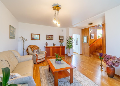 Parduodamas namas Juodkrantės g., Vilijampolė, Kauno m., Kauno m. sav., 200 m2 ploto, 2 aukštai