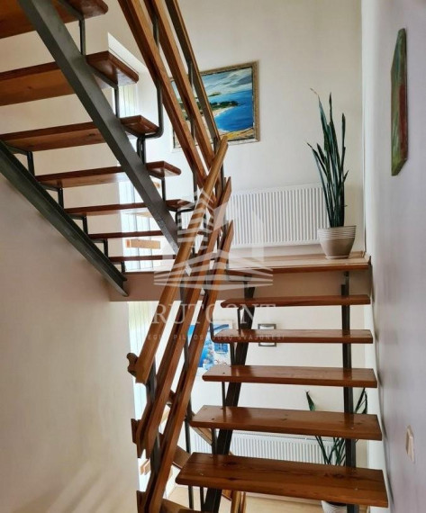 Parduodamas namas Vydmantų k., Kretingos r. sav., 235.28 m² ploto 9 kambariai 10