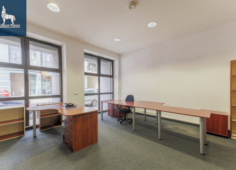 Nuomojamos administracinės, kitos paskirties patalpos Teatro g., Senamiestis, Vilniaus m., Vilniaus m. sav., 88 m2 ploto