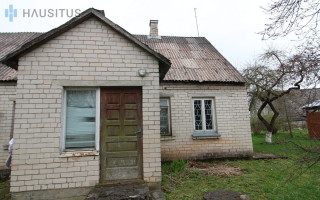 Parduodamas butas 31.32 kv.m ploto su žemės sklypu 10