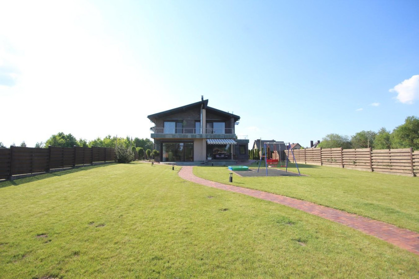 Parduodamas namas Žemynos g., Pabaliai, Šiaulių m., Šiaulių m. sav., 266.06 m² ploto 6 kambariai 23