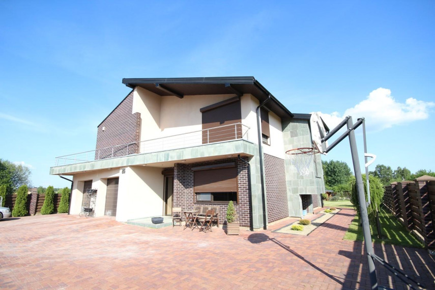 Parduodamas namas Žemynos g., Pabaliai, Šiaulių m., Šiaulių m. sav., 266.06 m² ploto 6 kambariai 1