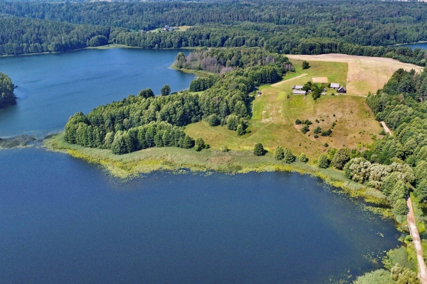 Parduodama sena sodyba su daug ežero pakrantės, žemės sklypas 3,54 ha, Trakų r. Kozelkiškių k. 19