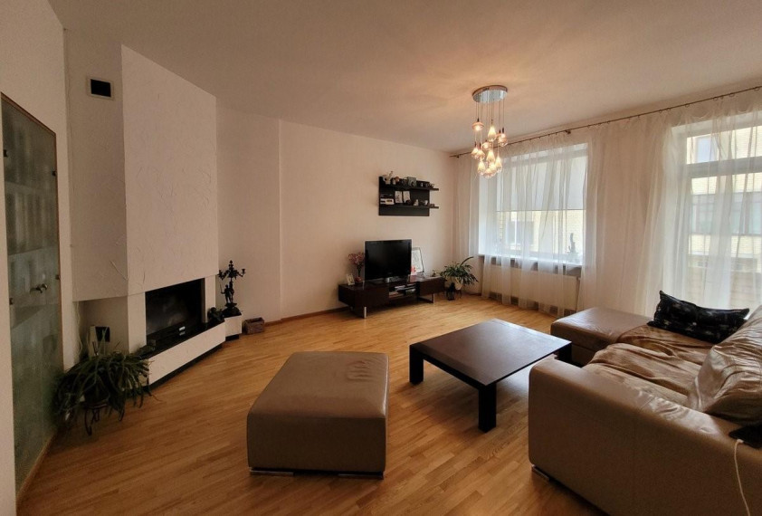 Parduodamas butas Raudondvario pl., Vilijampolė, Kauno m., Kauno m. sav., 136.16 m² ploto 3 kambariai 1