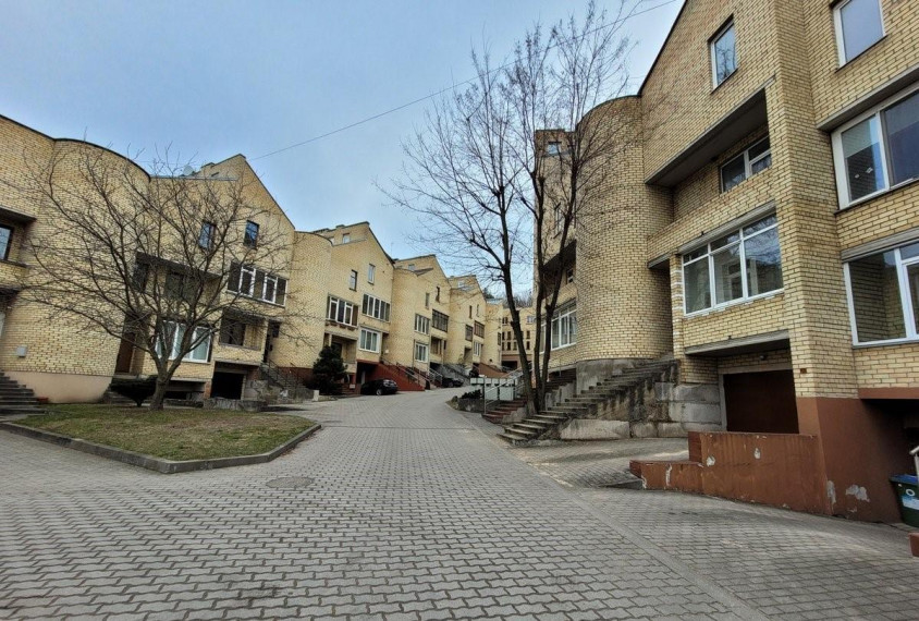Parduodamas butas Raudondvario pl., Vilijampolė, Kauno m., Kauno m. sav., 136.16 m² ploto 3 kambariai 7