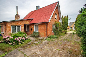 Mūrinis vieno aukšto namas su mansarda P. Klybo g. 3, Biržuose 3