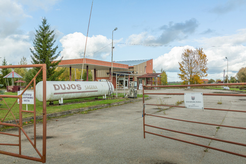 Parduodamos administracinės, gamybinės, kitos paskirties, maitinimo, paslaugų, prekybos, sandėliavimo patalpos Rygos g., Gataučių k., Joniškio r. sav., 131.48 m2 ploto 2