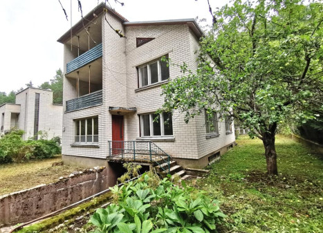 Parduodamas namas Medžiotojų g., Anykščių m., Anykščių r. sav., 208.62 m² ploto 5 kambariai Parduodamas namas Medžiotojų g., Anykščių m., Anykščių r. sav., 208.62 m² ploto 5 kambariai