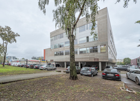Nuomojamos administracinės, paslaugų, prekybos patalpos Kareivių g., Žirmūnai, Vilniaus m., Vilniaus m. sav., 53.12 m2 ploto