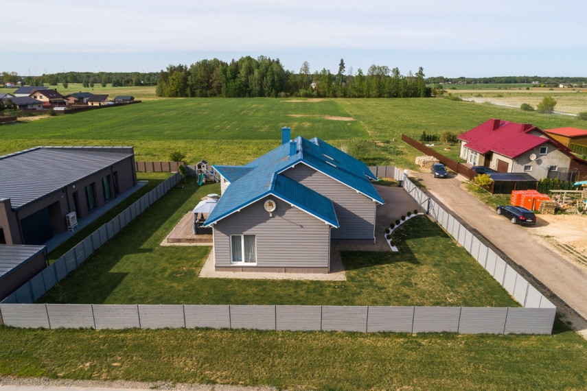 Parduodamas namas Smilgų g., Reivyčių k., Mažeikių r. sav., 269.27 m2 ploto, 1 aukštai 6