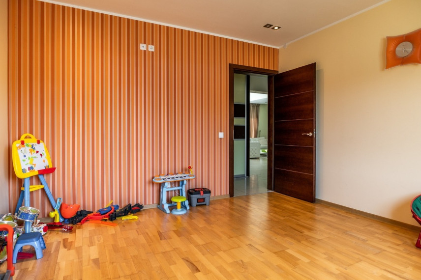Parduodamas namas Smilgų g., Reivyčių k., Mažeikių r. sav., 269.27 m2 ploto, 1 aukštai 32