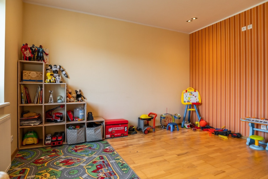 Parduodamas namas Smilgų g., Reivyčių k., Mažeikių r. sav., 269.27 m2 ploto, 1 aukštai 33