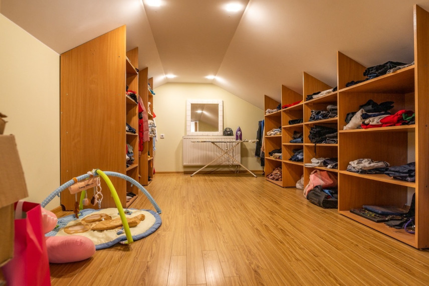 Parduodamas namas Smilgų g., Reivyčių k., Mažeikių r. sav., 269.27 m2 ploto, 1 aukštai 46