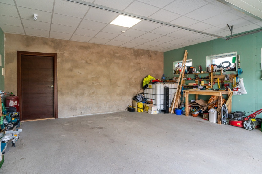 Parduodamas namas Smilgų g., Reivyčių k., Mažeikių r. sav., 269.27 m2 ploto, 1 aukštai 50
