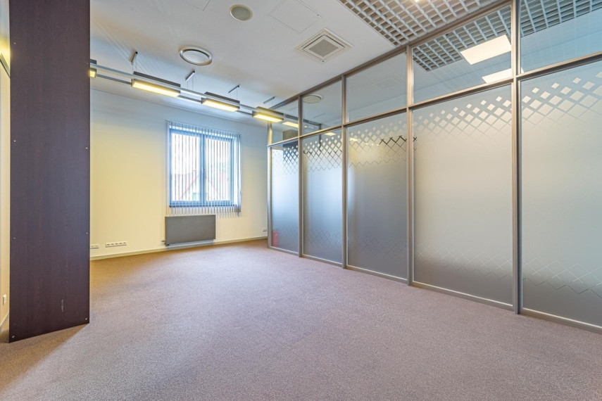 Nuomojamos administracinės, paslaugų, prekybos patalpos Savanorių pr., Žaliakalnis, Kauno m., Kauno m. sav., 32.85 m2 ploto 2