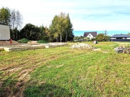Parduodamas sklypas su projektu, statybų leidimu ir įrengtais namo pamatais Miškininkų g., Utenoje 1
