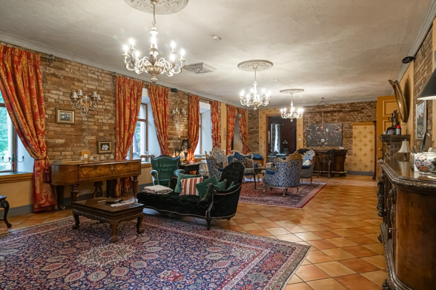 Parduodamas namas Pakalnės g., Bezdonių mstl., Vilniaus r. sav., 710.01 m2 ploto, 2 aukštai 3