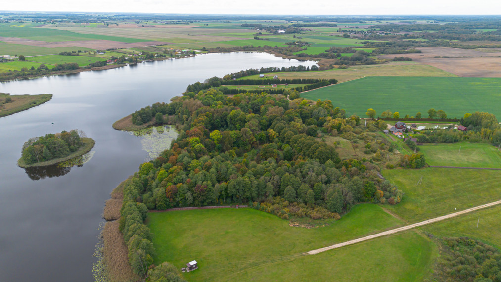 Parduodamas namas Ežero g., Kurėnų k., Ukmergės r. sav., 377.76 m2 ploto, 1 aukštai 25