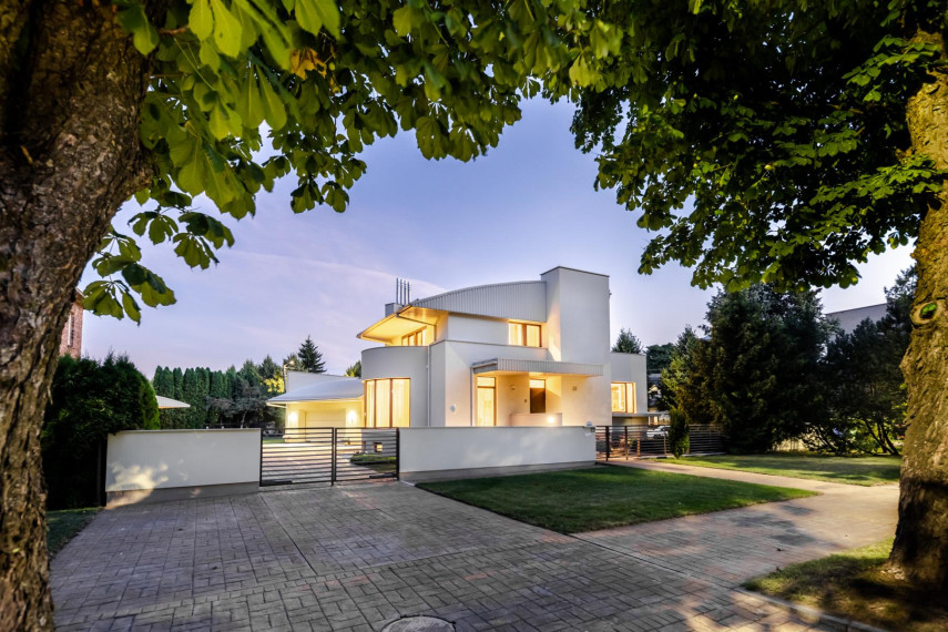 Parduodamas namas J. Basanavičiaus al., Žaliakalnis, Kauno m., Kauno m. sav., 310.03 m² ploto 5 kambariai 2