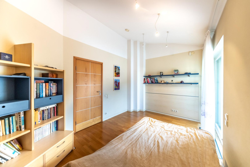 Parduodamas namas J. Basanavičiaus al., Žaliakalnis, Kauno m., Kauno m. sav., 310.03 m² ploto 5 kambariai 14