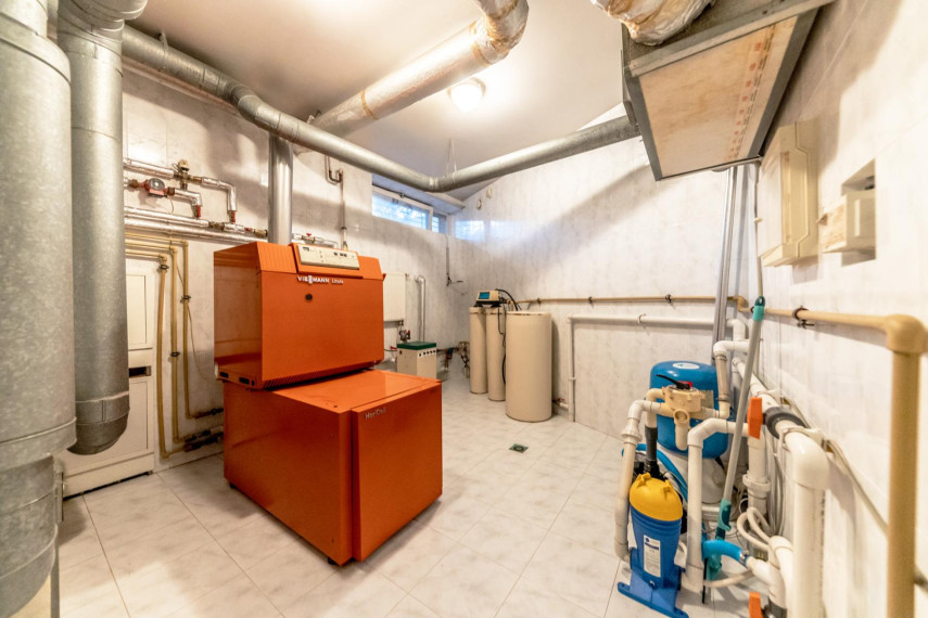 Parduodamas namas J. Basanavičiaus al., Žaliakalnis, Kauno m., Kauno m. sav., 310.03 m² ploto 5 kambariai 16
