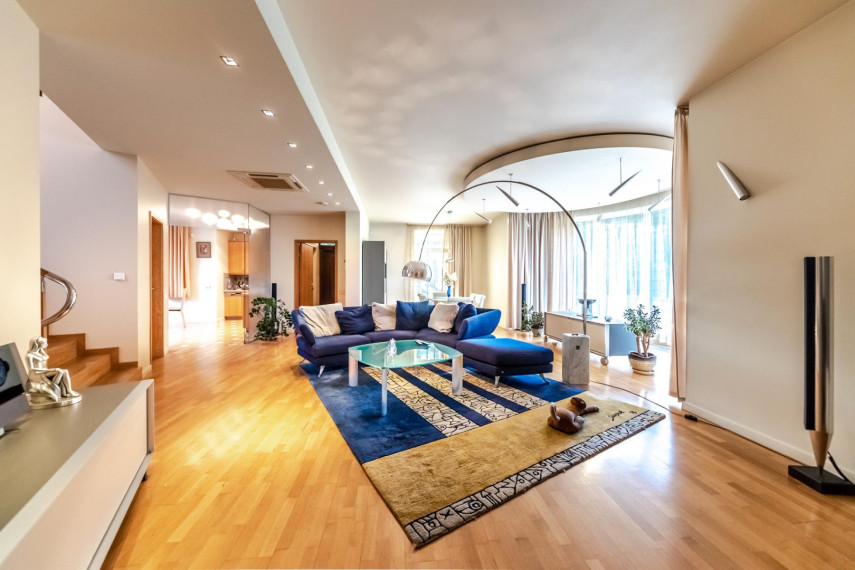 Parduodamas namas J. Basanavičiaus al., Žaliakalnis, Kauno m., Kauno m. sav., 310.03 m² ploto 5 kambariai 20