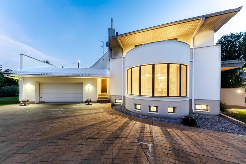 Parduodamas namas J. Basanavičiaus al., Žaliakalnis, Kauno m., Kauno m. sav., 310.03 m² ploto 5 kambariai 4