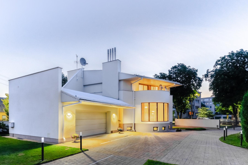 Parduodamas namas J. Basanavičiaus al., Žaliakalnis, Kauno m., Kauno m. sav., 310.03 m² ploto 5 kambariai 6