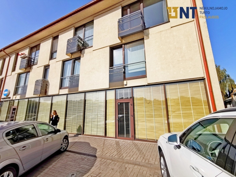 KOKYBIŠKAI ĮRENGTOS KOMERCINĖS PATALPOS CENTRE, 1 A., SU PARKAVIMO VIETOMIS 2