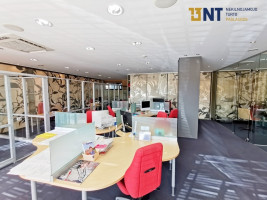 KOKYBIŠKAI ĮRENGTOS KOMERCINĖS PATALPOS CENTRE, 1 A., SU PARKAVIMO VIETOMIS 4