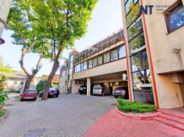 KOKYBIŠKAI ĮRENGTOS KOMERCINĖS PATALPOS CENTRE, 1 A., SU PARKAVIMO VIETOMIS 19