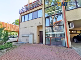 KOKYBIŠKAI ĮRENGTOS KOMERCINĖS PATALPOS CENTRE, 1 A., SU PARKAVIMO VIETOMIS 20