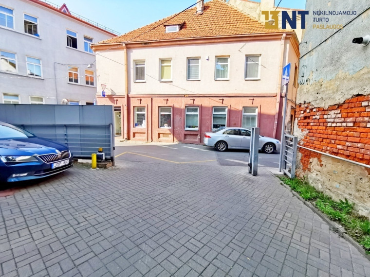 KOKYBIŠKAI ĮRENGTOS KOMERCINĖS PATALPOS CENTRE, 1 A., SU PARKAVIMO VIETOMIS 22