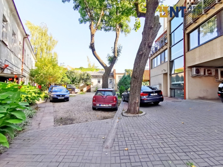 KOKYBIŠKAI ĮRENGTOS KOMERCINĖS PATALPOS CENTRE, 1 A., SU PARKAVIMO VIETOMIS 23