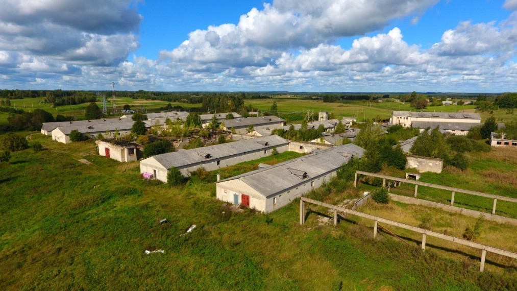 Molėtų r. nuomojami buvusios fermos pastatai, ~1eur už kv.m. 1