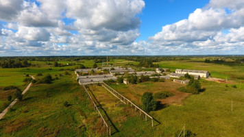 Molėtų r. nuomojami buvusios fermos pastatai, ~1eur už kv.m. 2