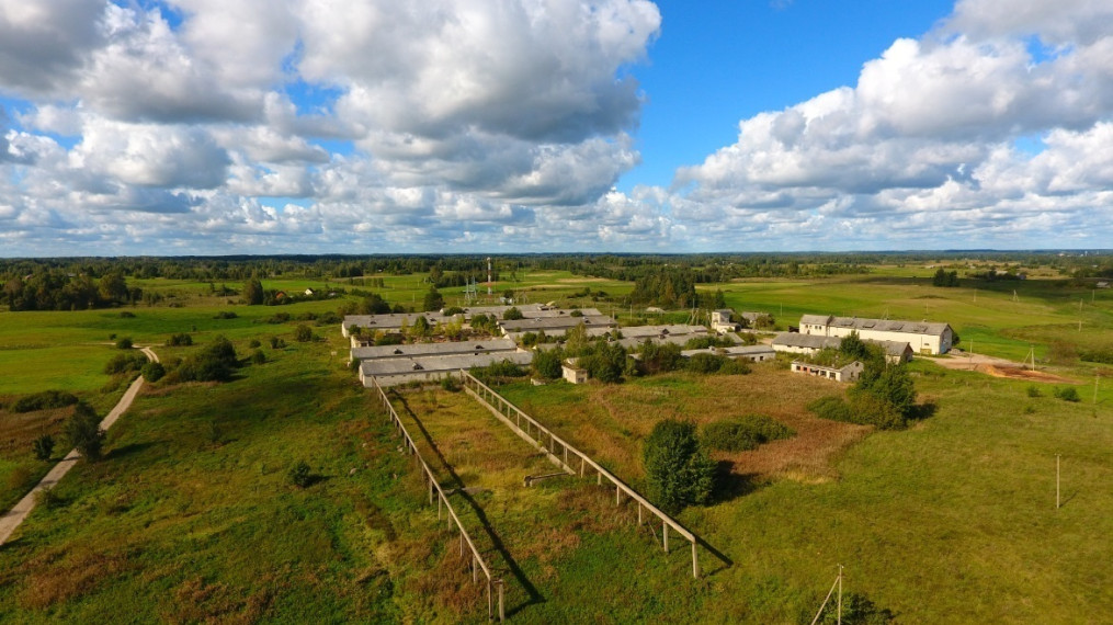 Molėtų r. nuomojami buvusios fermos pastatai, ~1eur už kv.m. 2