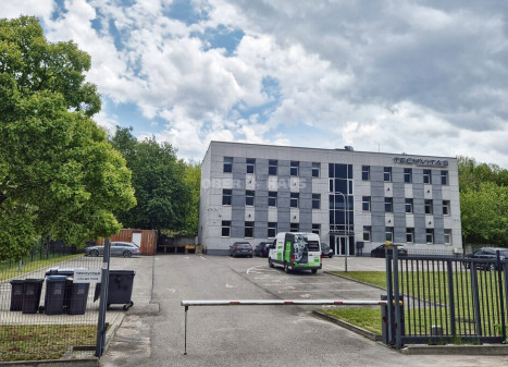 Nuomojamos administracinės patalpos Naujoji Riovonių g., Žemieji Paneriai, Vilniaus m., Vilniaus m. sav., 296.18 m2 ploto