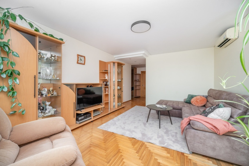 Parduodamas butas Justiniškių g., Justiniškės, Vilniaus m., Vilniaus m. sav., 60 m2 ploto, 3 kambariai 6