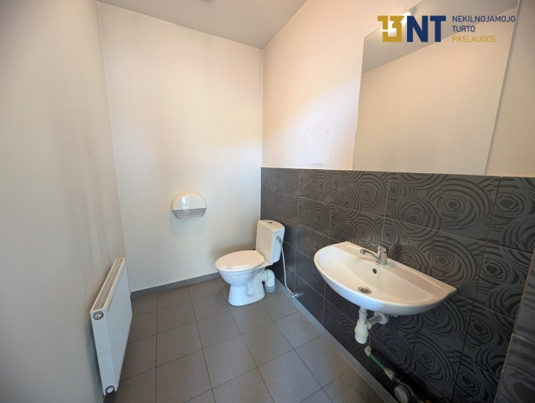 SANDĖLIAVIMO-GAMYBOS PATALPOS (SU NUOSAVA APTVERTA TERITORIJA), 3 PAKELIAMI VARTAI MODULINIO NAMUKO NĖRA PATALPOSE 18